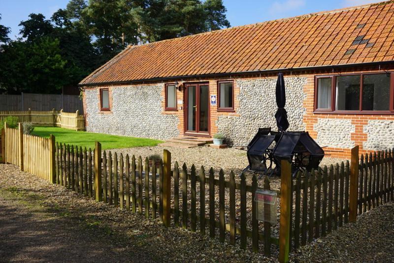 Anvil & Stable Cottages Felbrigg エクステリア 写真